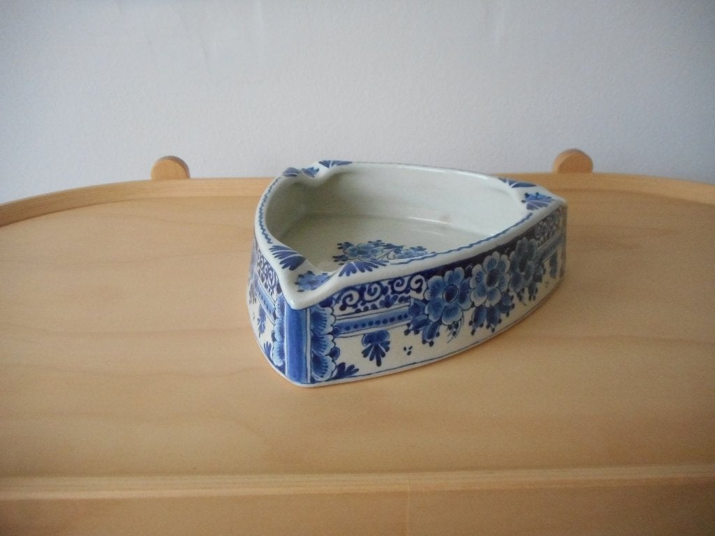Delfts blauwe asbak, driehoekig met bloemenpatroon, Ophalen of Verzenden