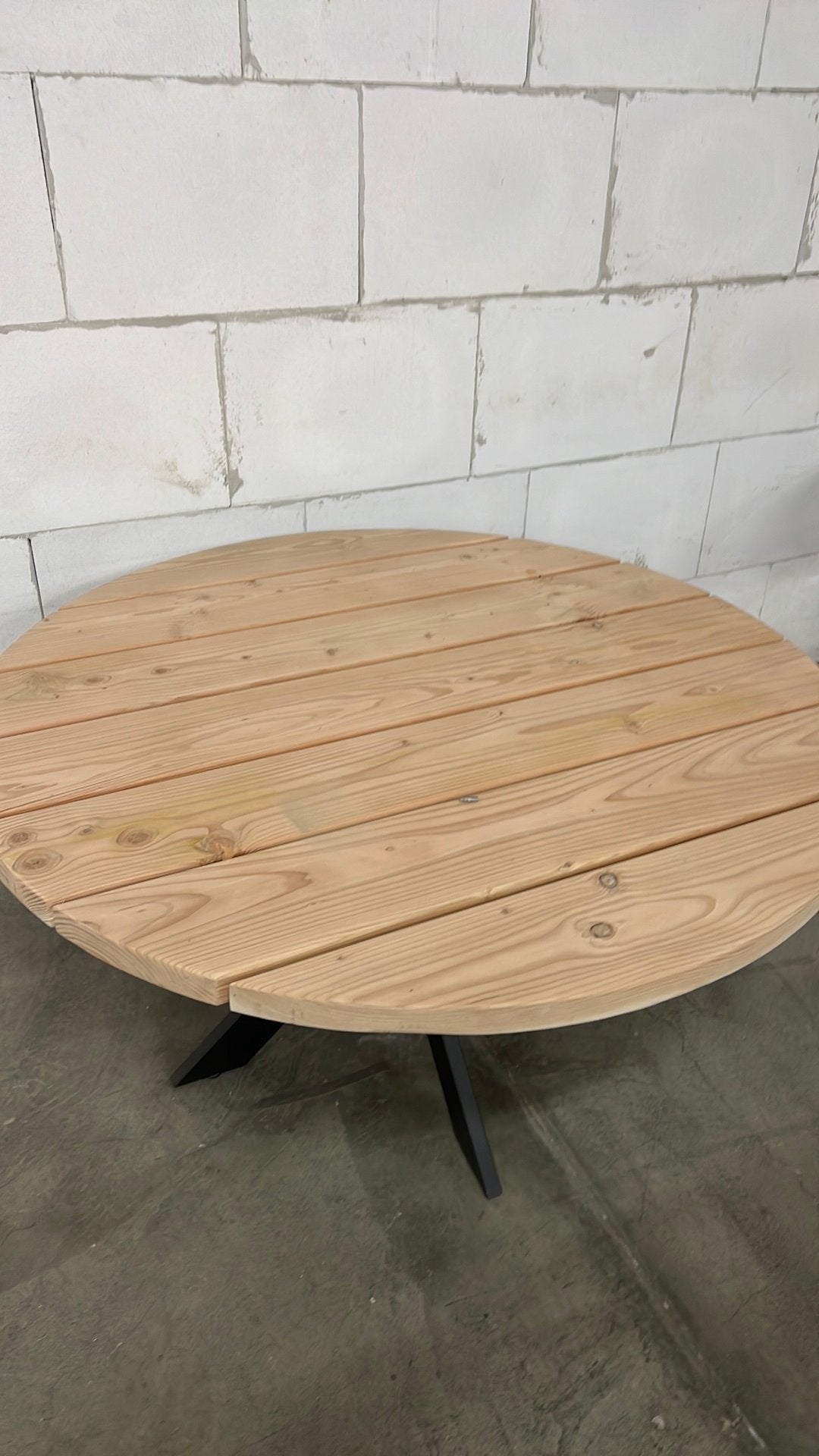 Ronde douglas houten tafel met metalen tafelpoot 140 cm, Ophalen of Verzenden