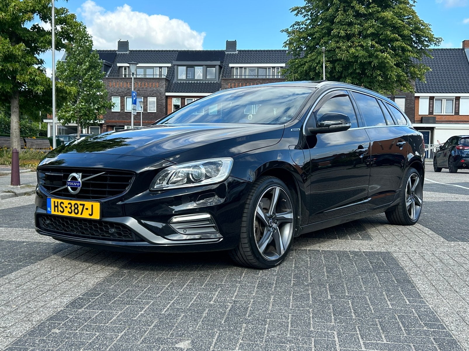 Volvo V60 D6 Twin Engine 288pk Geartronic AWD Plug In Hybrid, Automaat, 1800 kg, Zwart, Vierwielaandrijving