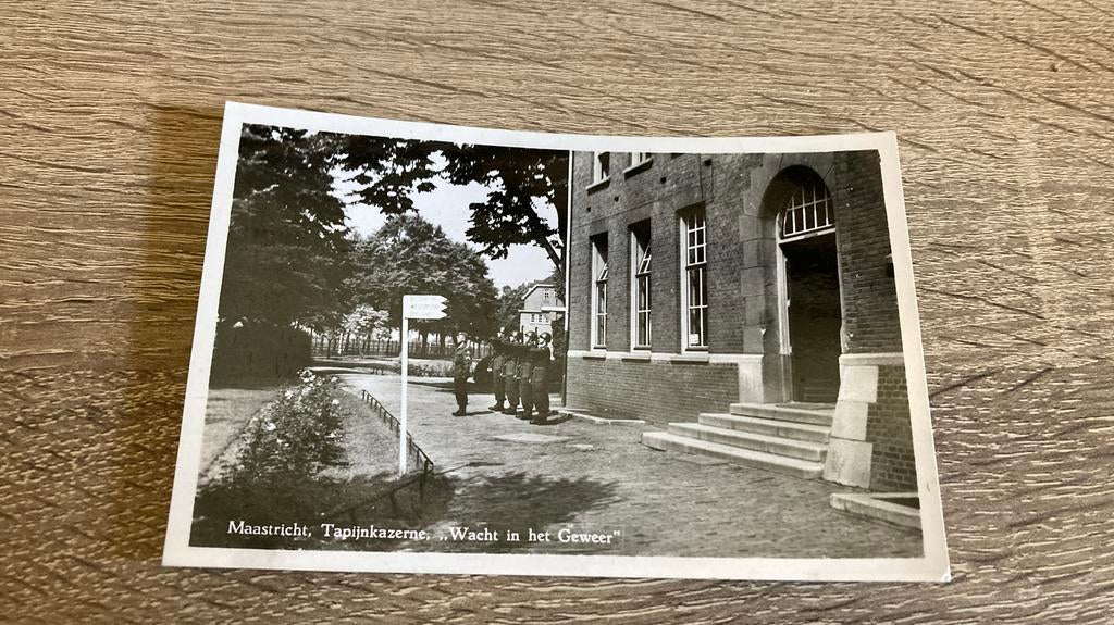 Oude ansichtkaart Maastricht 1965 Tapijnkazerne, Ophalen of Verzenden, 1960 tot 1980, Gelopen, Limburg