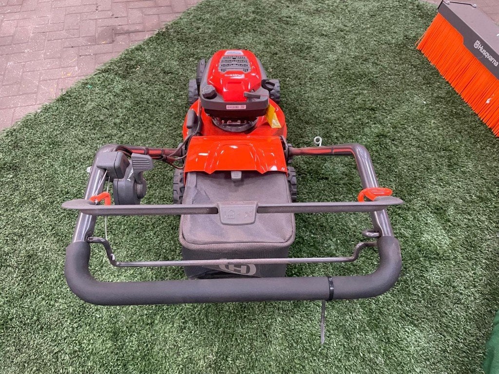 Husqvarna LC347V, Cirkelmaaier, Nieuw, Ophalen of Verzenden, Opvangbak