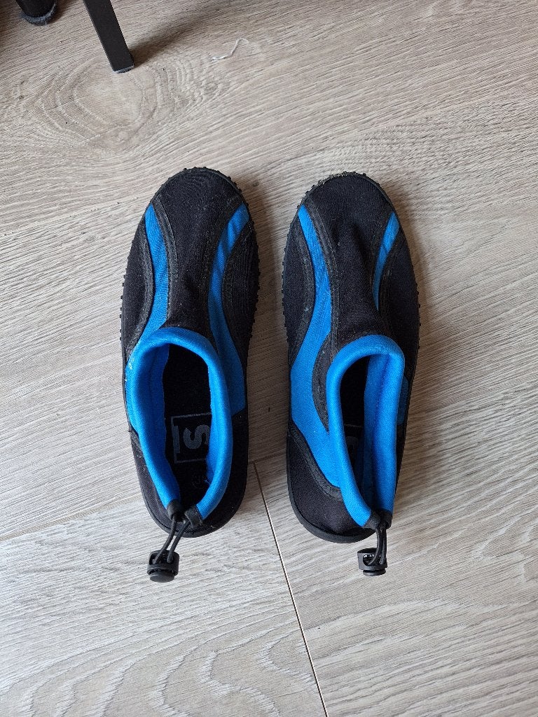 Zwarte waterschoenen - maat 35, Kinderen en Baby's, Kinderkleding | Kinder-zwemkleding, Jongen of Meisje, Overige maten, Ophalen of Verzenden