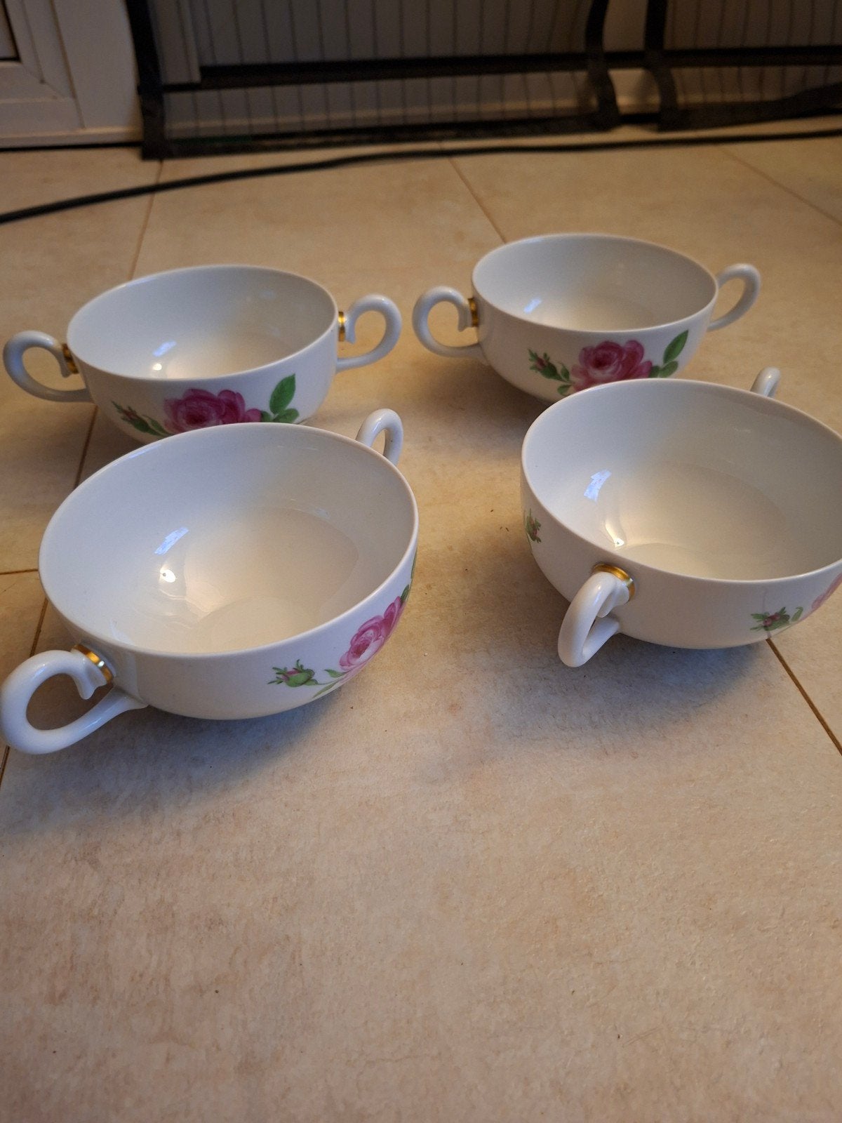 Meissen rote rose soepkom witte rand 6.3 cm hoog, Ophalen of Verzenden