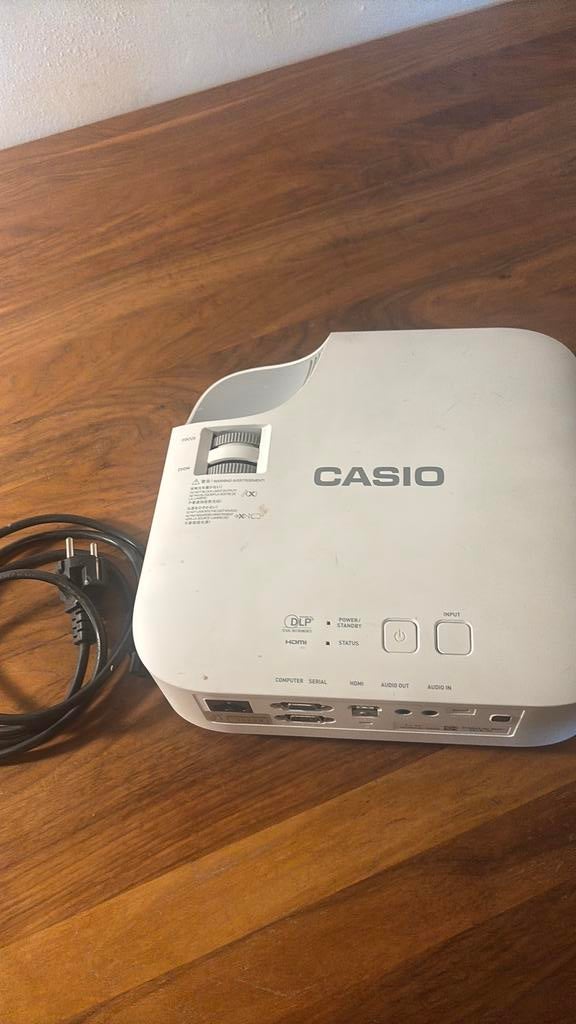 Beamer Casio Projector XJ-V2, Ophalen of Verzenden, Zo goed als nieuw, LED