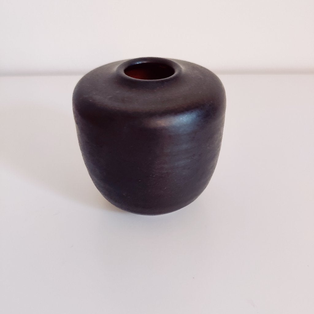 Vaasje van keramiek van Piet Knepper, Handgemaakt, Zwart, 9 cm, Nieuw