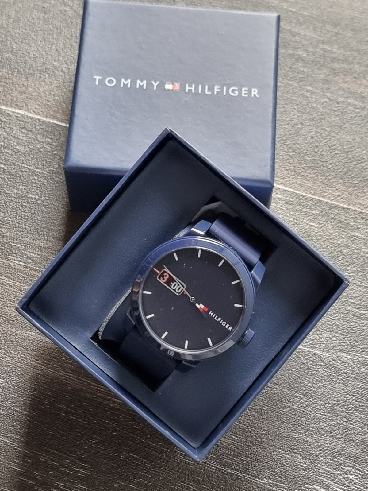 Marineblauw horloge Tommy Hilfiger, Nieuw (Y10), Ophalen of Verzenden, Nieuw, Staal, Overige merken
