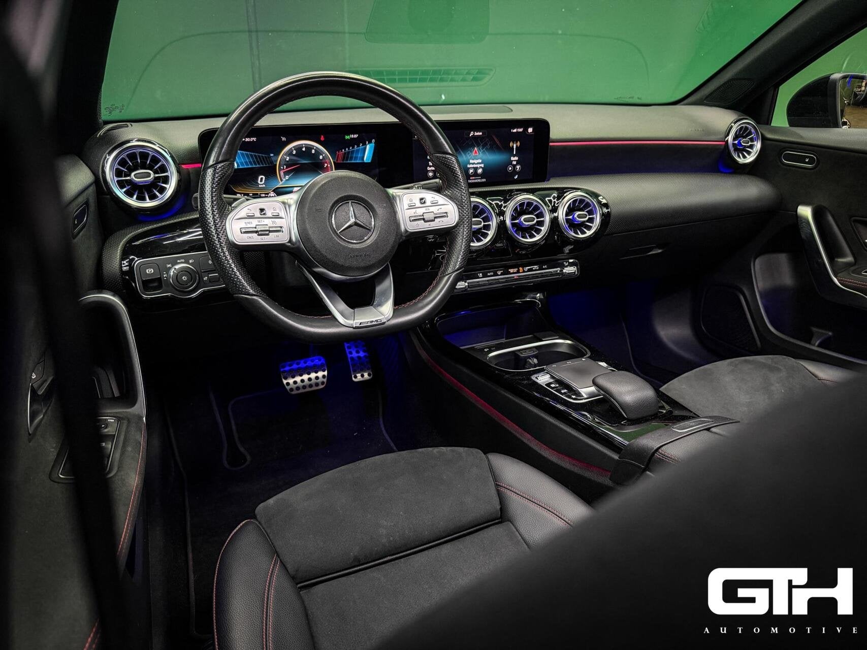 Mercedes A-klasse 250 Limousine AMG Carplay | Pano | Sfeer, Auto's, 4 cilinders, Zwart, 1365 kg, Bedrijf