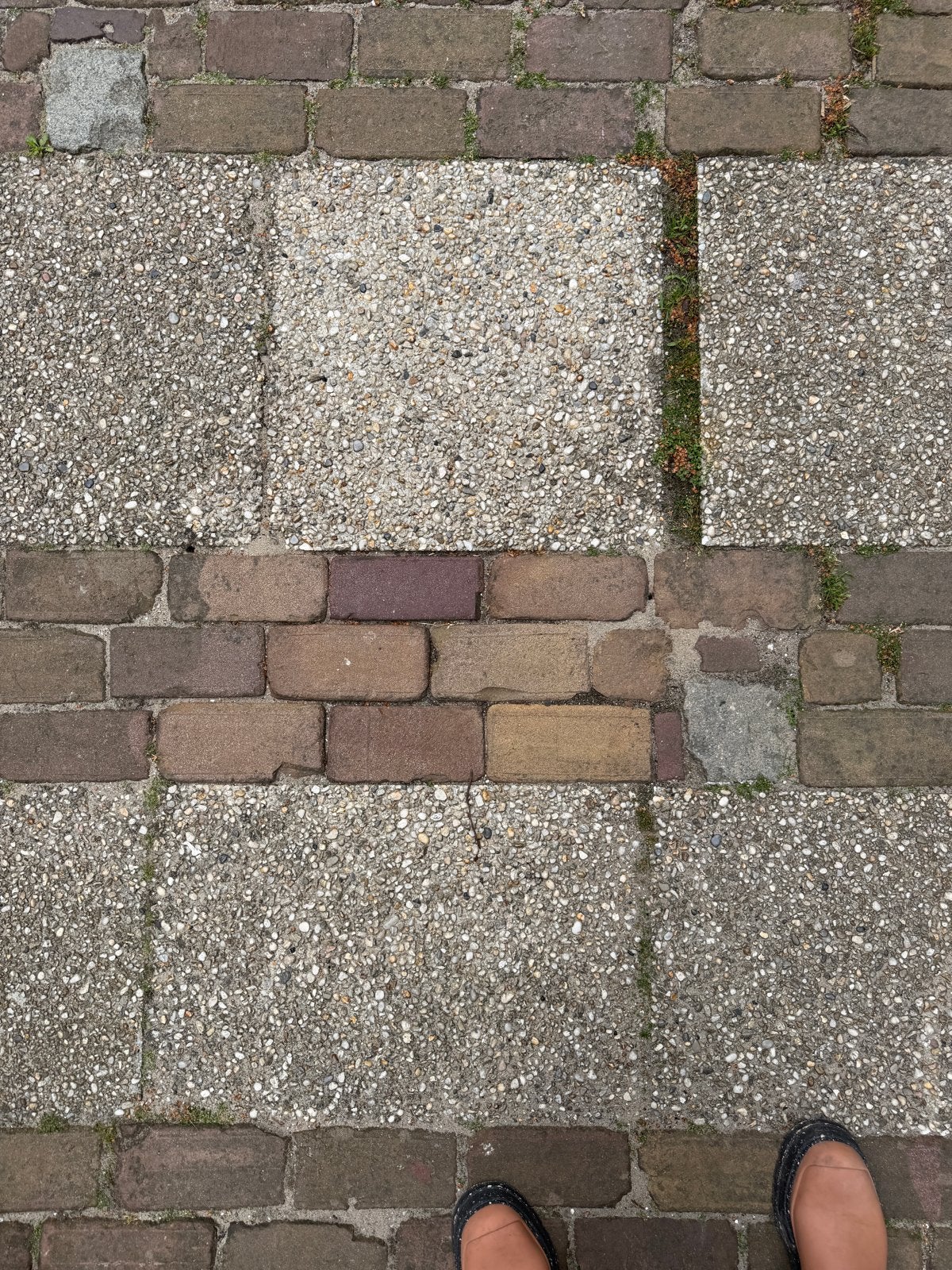 Grindtegels en gebakken stenen gratis af te halen (100m2), Tuin en Terras, Tegels en Klinkers, Ophalen, Gebruikt, 10 m² of meer