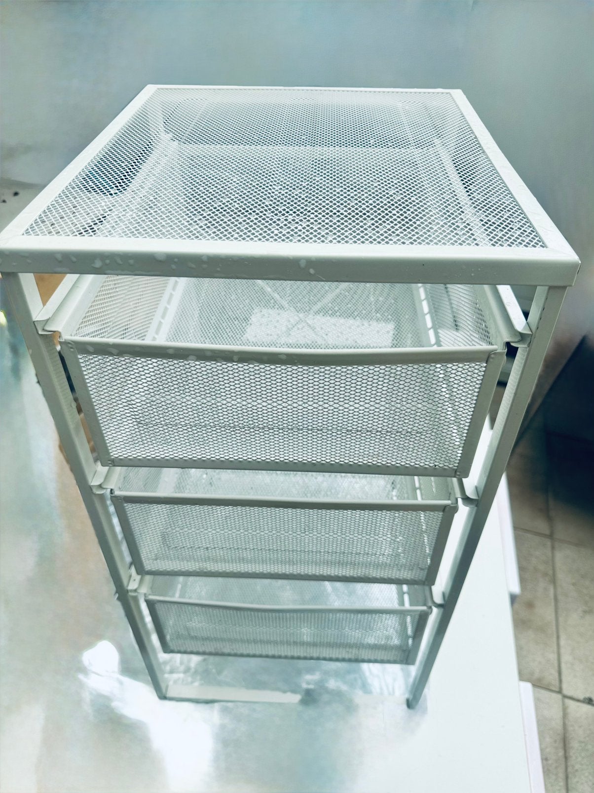 Te koop een mooie witte metalen kastje / rek 56 x 30. €10., Minder dan 50 cm, Overige typen, Ophalen of Verzenden, Zo goed als nieuw