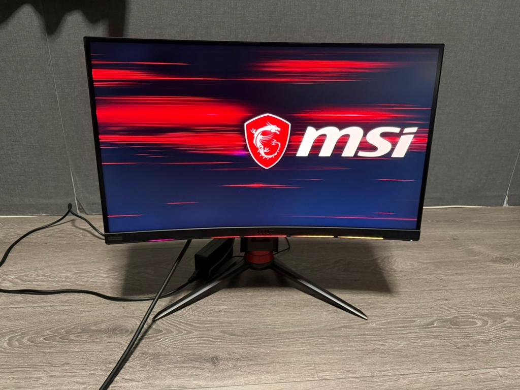 MSI Optix MPG27CQ - Curved Gaming Monitor (27 inch), 101 t/m 150 Hz, VA, In hoogte verstelbaar, Zo goed als nieuw