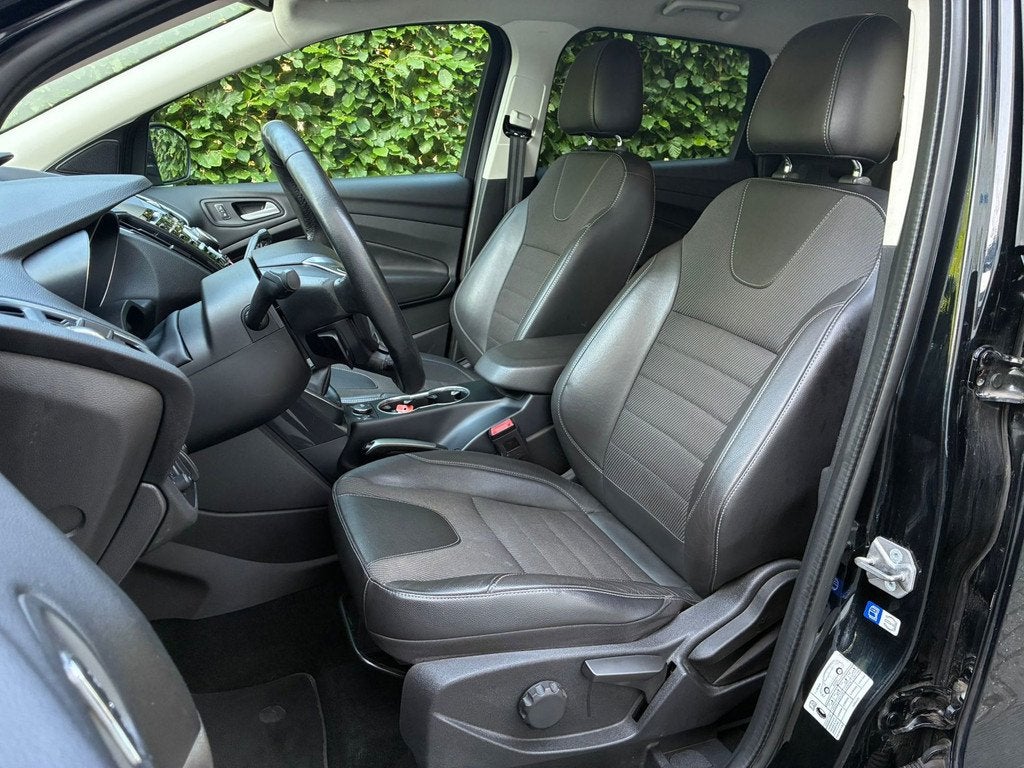 Ford Kuga 1.5 Titanium I Stoelverwarming I Camera, Auto's, Ford, 4 cilinders, Leder en Stof, Zwart, Origineel Nederlands