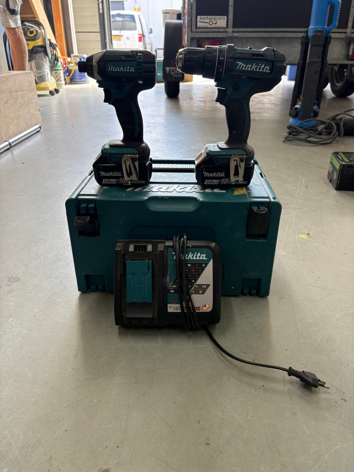 Makita Boor- en Schroefmachine Set met 2 Accu's en Lader, Ophalen of Verzenden, Boor- en Schroefmachine, Klopboormechanisme, Gebruikt
