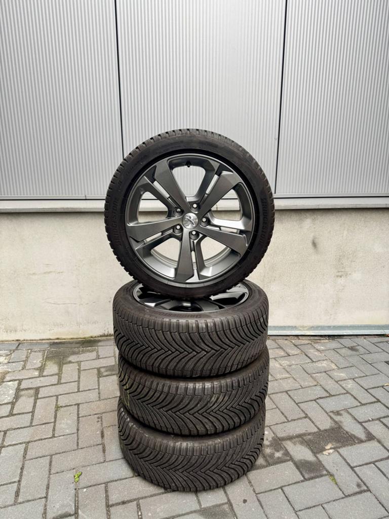 Nieuwe Peugeot 308 velgen + nieuwe Bridgeston allseason, Auto-onderdelen, Banden en Velgen, Ophalen, Banden en Velgen, Nieuw, 17 inch