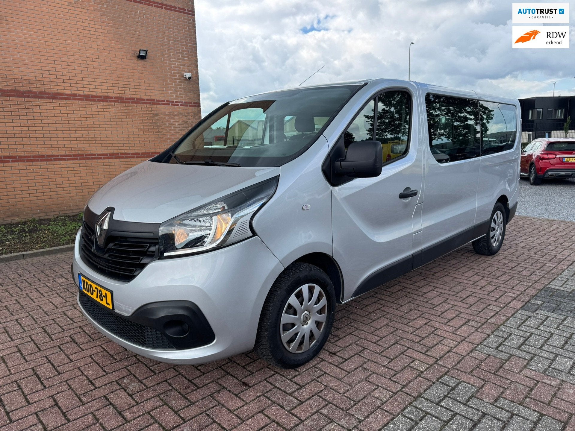 Renault Trafic Passenger 1.6 dCi Grand Expression Energy 8 p, Auto's, Renault, Voorwielaandrijving, Stof, Gebruikt, 2000 kg