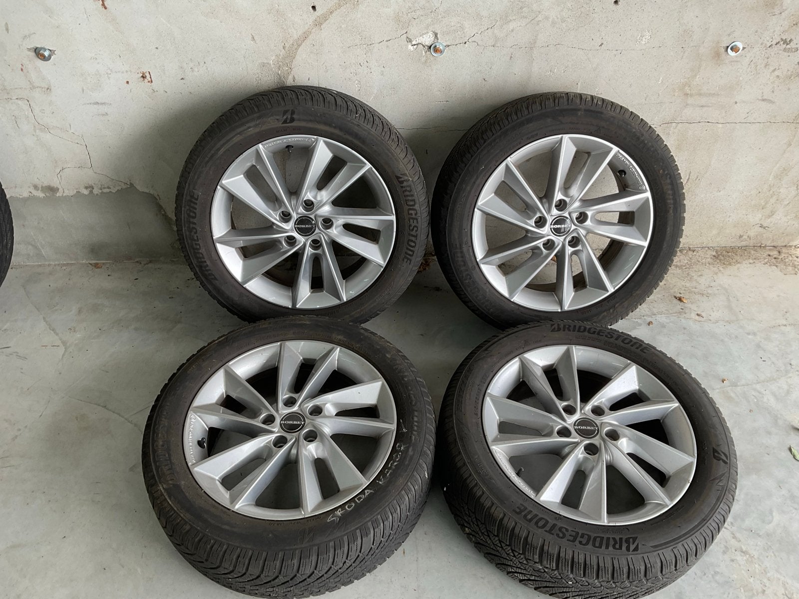 Skoda Volkswagen Seat set lichtmetalen velgen met winterband, Banden en Velgen, 17 inch, Personenwagen, Gebruikt