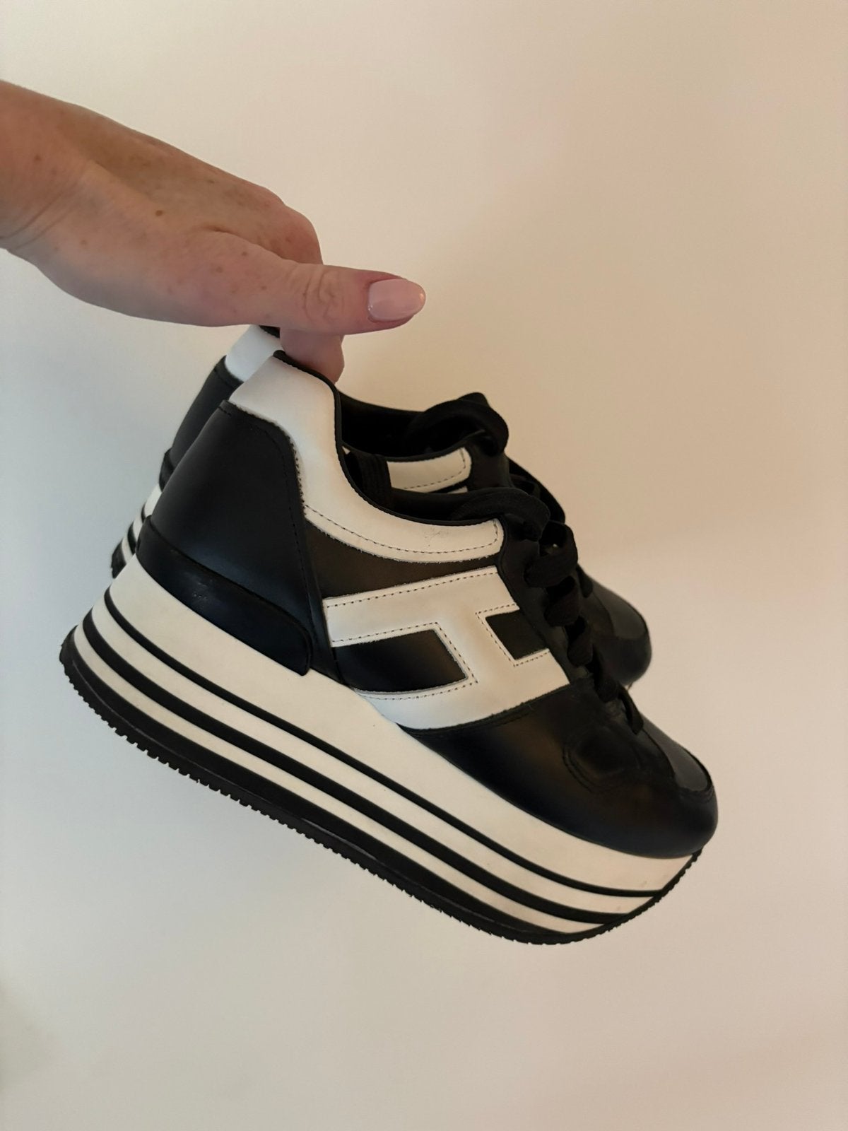 Hogan sneakers, Zwart, Ophalen of Verzenden, Sneakers of Gympen, Zo goed als nieuw