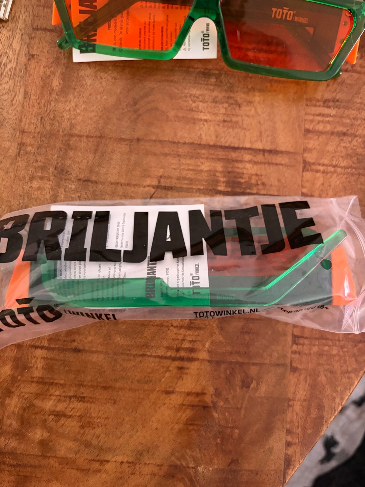Nieuwe Toto Winkel Zonnebril - Groen met Oranje Glazen, Sieraden, Tassen en Uiterlijk, Zonnebrillen en Brillen | Dames, Overige merken