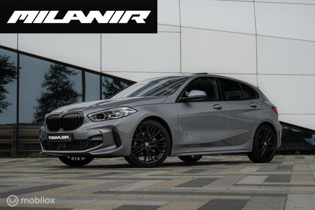 BMW 1-serie 118i M Sport |Pano |Kuipstoelen |H&K |HUD |ACC, Auto's, BMW, Gebruikt, Bedrijf, 3 cilinders, 695 kg