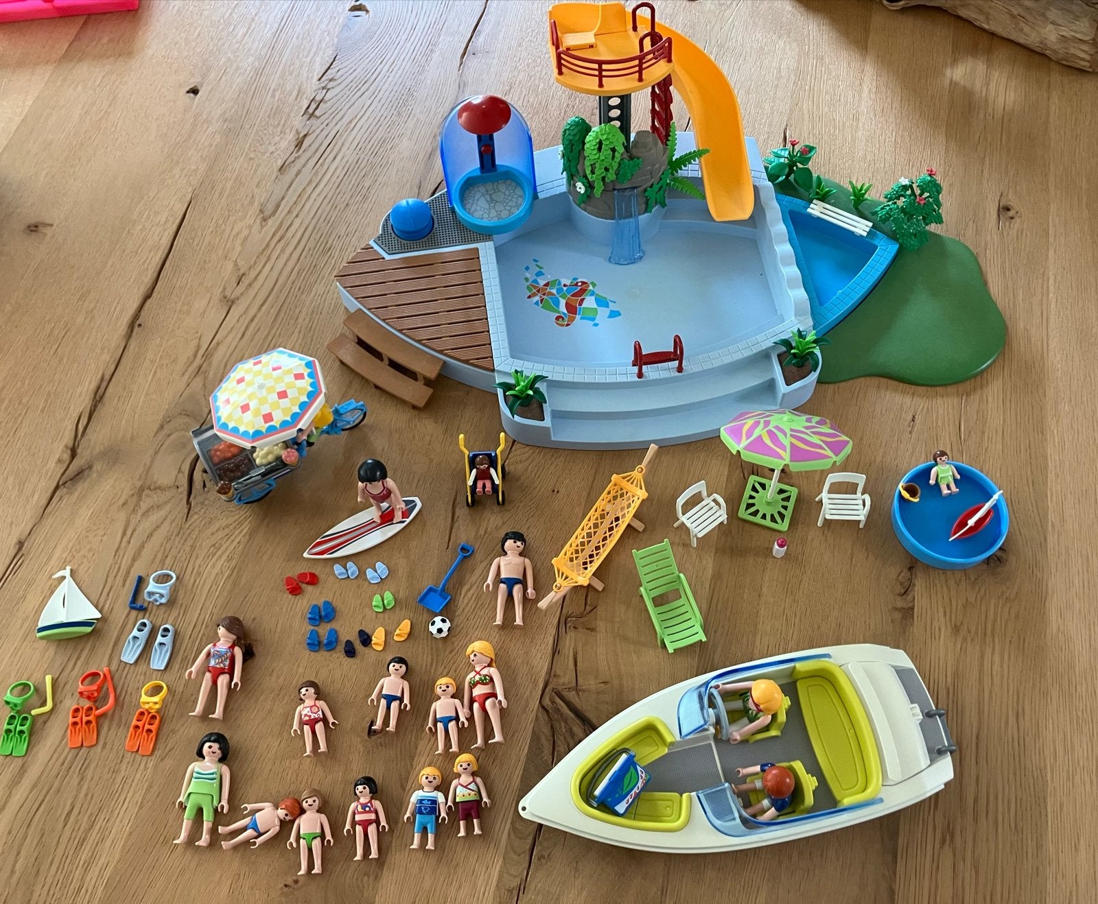 Playmobil Zwembad met glijbaan, boot en ijscowagen