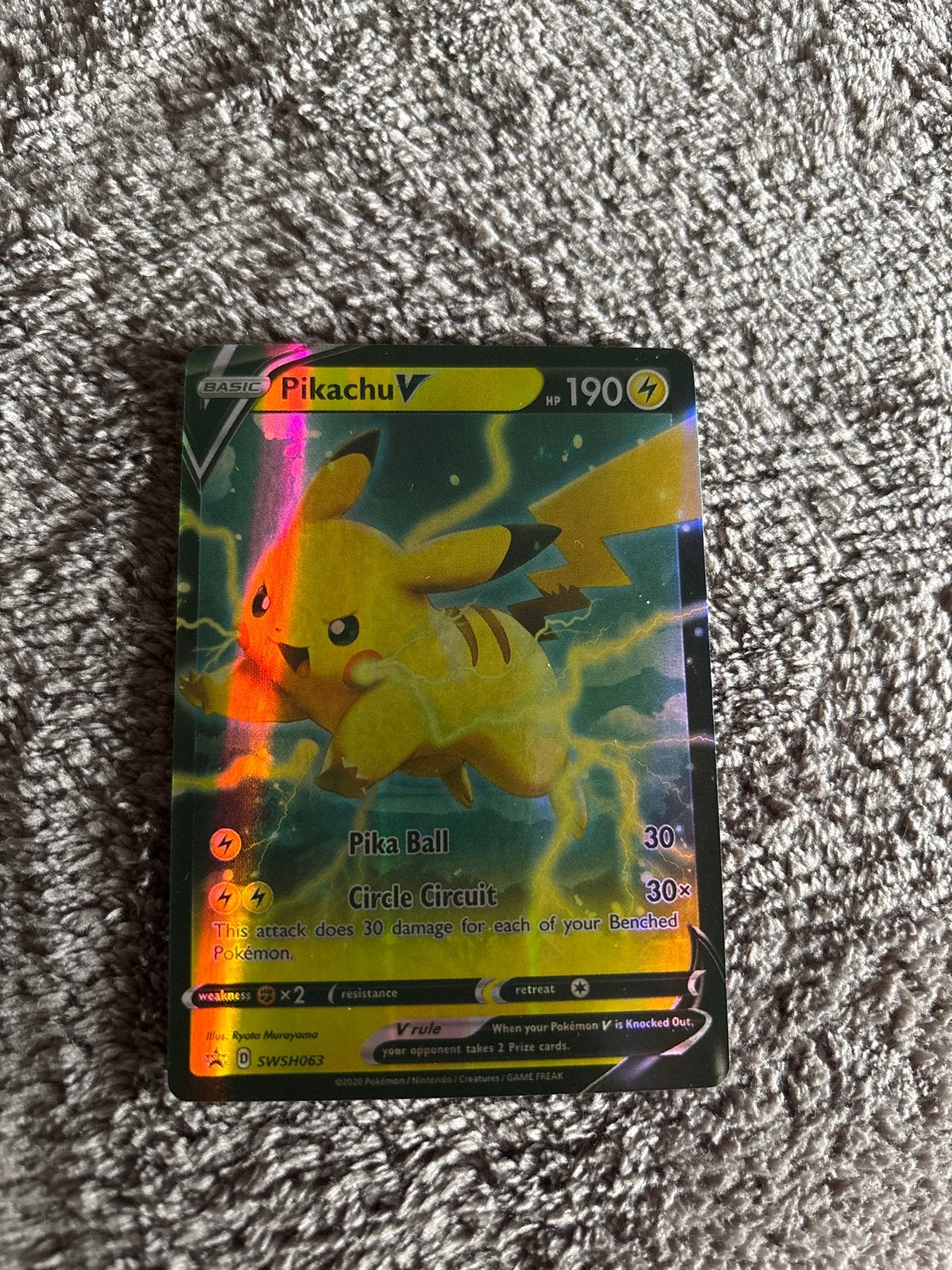 Pikachu V SWSH063 Foil Pokémon Kaart, Ophalen of Verzenden, Zo goed als nieuw, Losse kaart, Foil