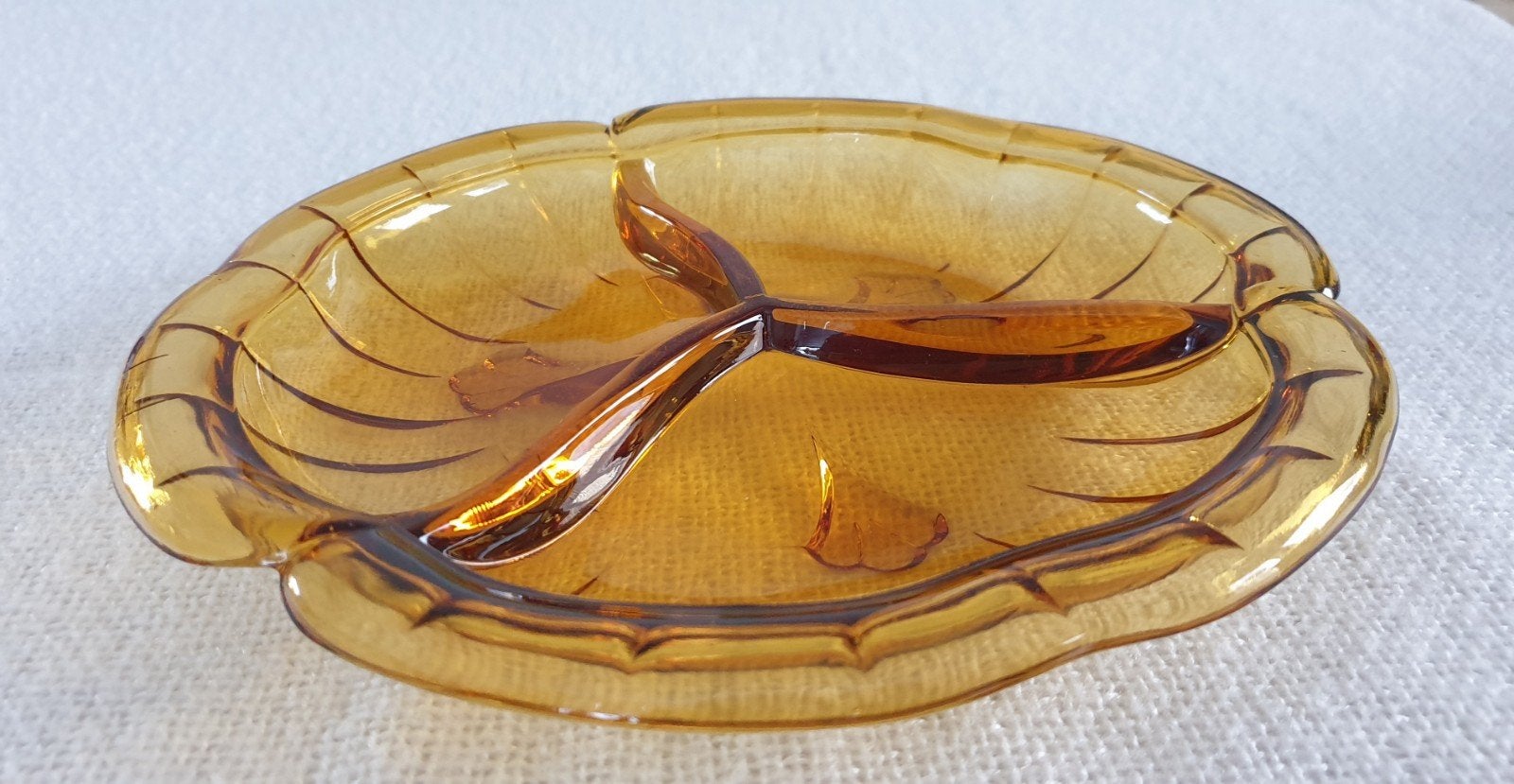 Amberkleurige 3-vakschaal van persglas, 23 cm doorsnee, Ophalen of Verzenden