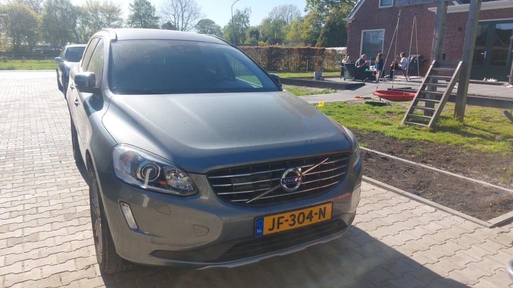 Volvo XC60 2.0 D4 Geartronic 2015 Grijs, Auto's, Stof, 1800 kg, Zwart, 1969 cc