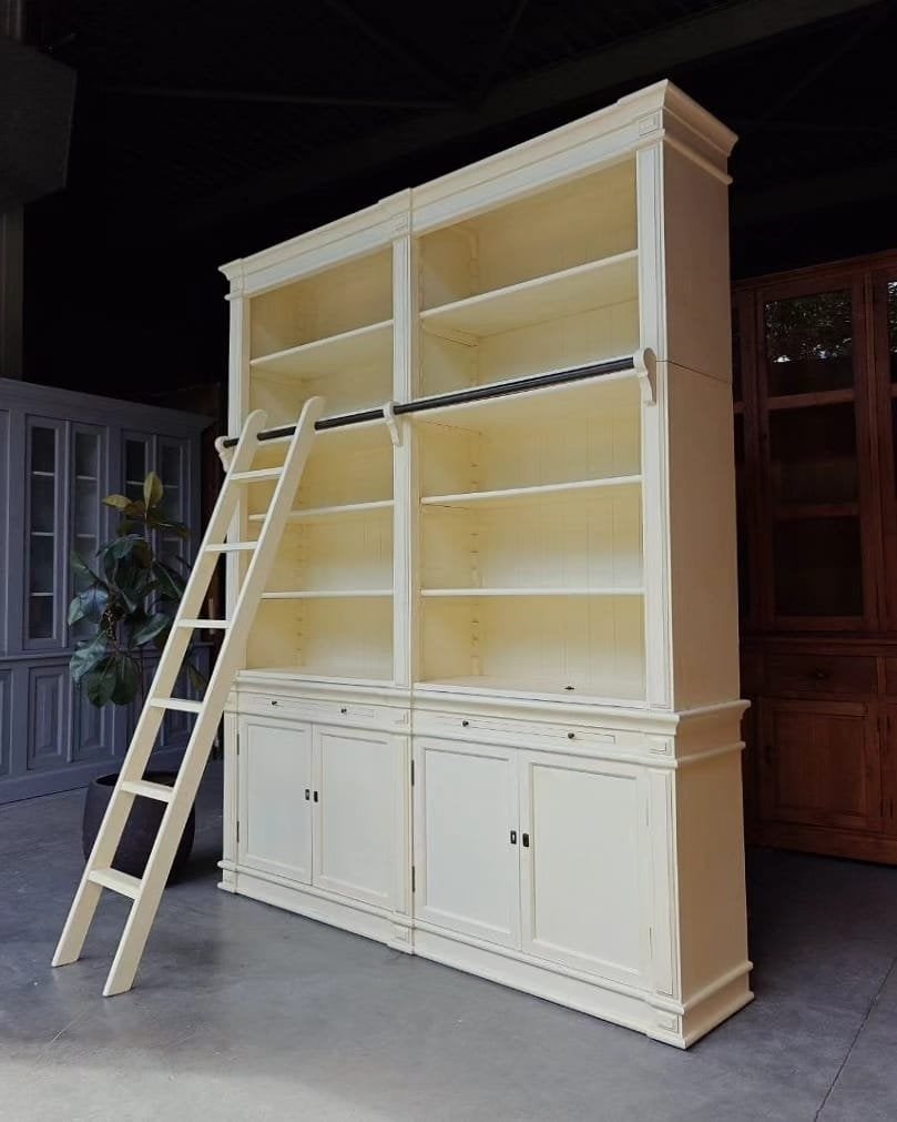 Hoge witte boekenkast | Bibliotheekkast  met ladder #0942, Metaal, Gebruikt, Met deur(en), -