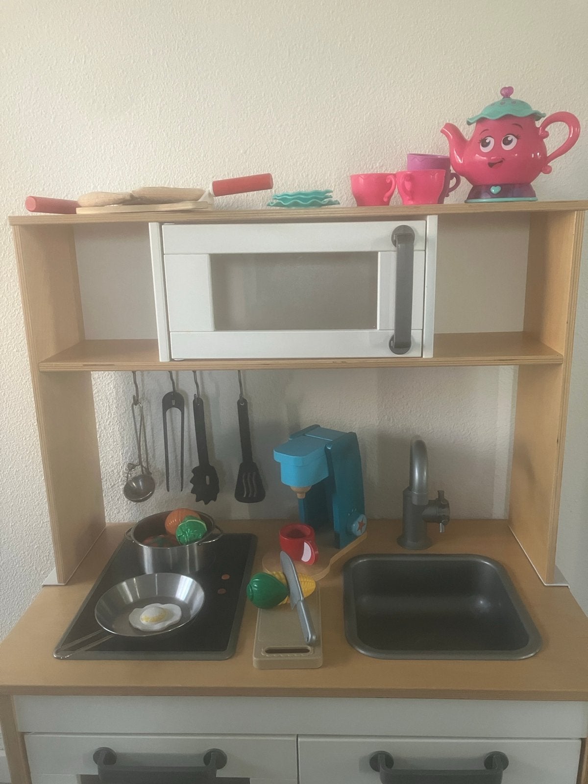 IKEA Speelkeuken met accessoires, hoogte verstelbaar, Kinderen en Baby's, Ophalen, Gebruikt, Hout, Speelkeuken