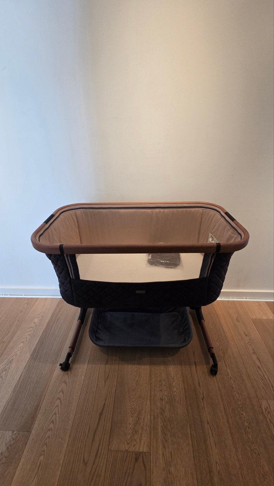 Qute Q-Wiggle Electric Co-Sleeper BARELY USED, Ophalen, Zo goed als nieuw, Wieg