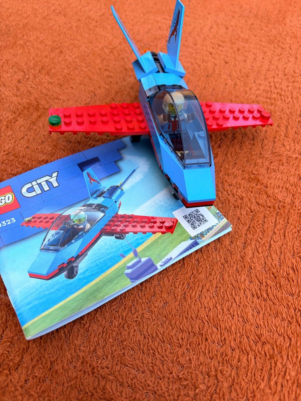 LEGO City Stuntvliegtuig 60323 met piloot en instructies, Ophalen, Zo goed als nieuw