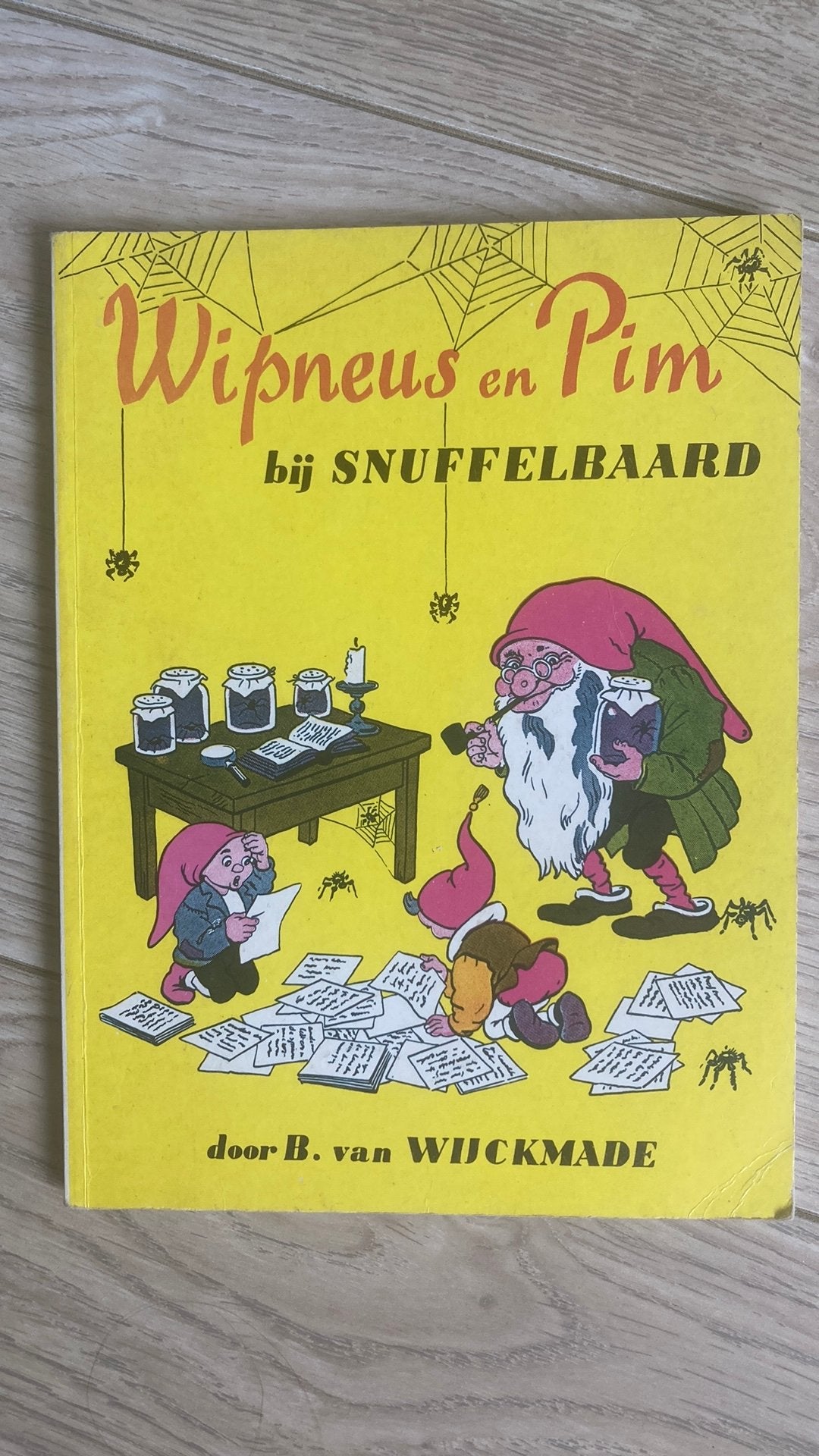 Wipneus en Pim - bij Snuffelbaard, Ophalen of Verzenden, Zo goed als nieuw, Fictie algemeen