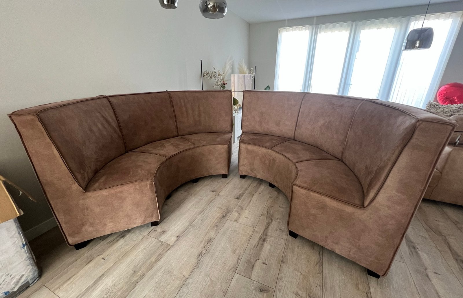 2x Ronde banken - Eet/Loungebanken - p/st €2000 (bieden mag), Ophalen, Hoekbank, 75 tot 100 cm, Zo goed als nieuw