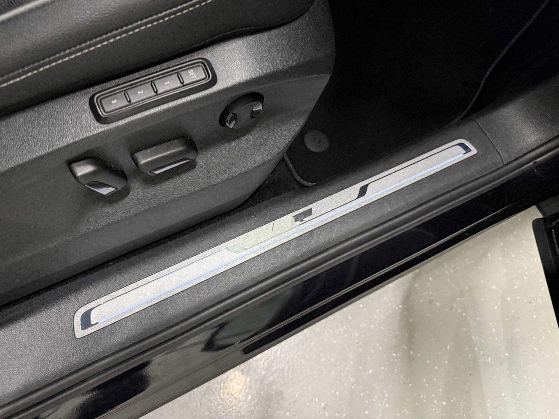 Foto 49 van Volkswagen Tiguan 2.0 TSI 4Motion 3x R-Line BLACK PANO/VOL-L