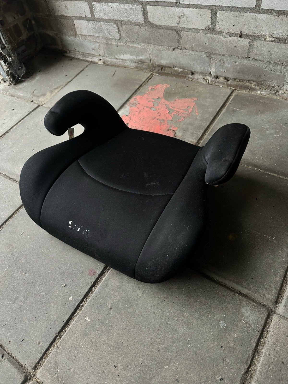 Zwart kinderzitje/zitverhoger voor in de auto, Kinderen en Baby's, Autostoeltjes, 15 t/m 36 kg, Ophalen, Overige merken, Gebruikt