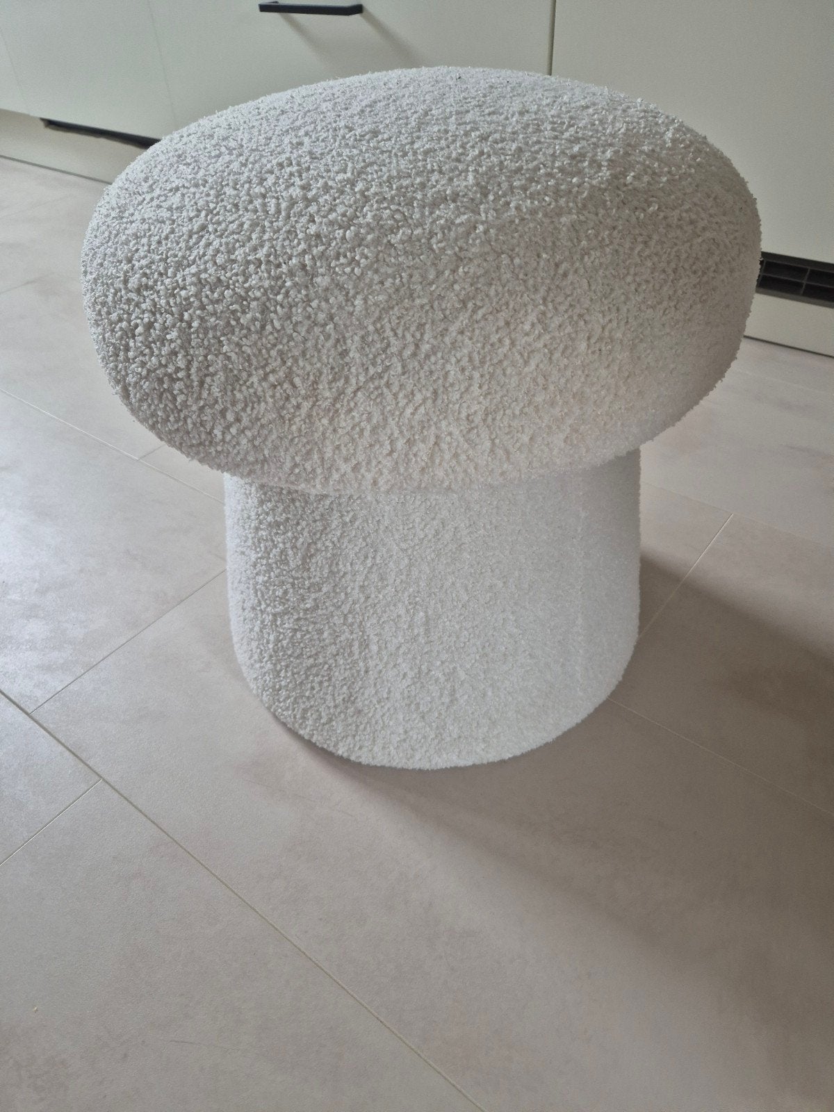 Nieuwstaat Kwantum poef boucle off white 48x48x47, Ophalen of Verzenden, Zo goed als nieuw, Hout