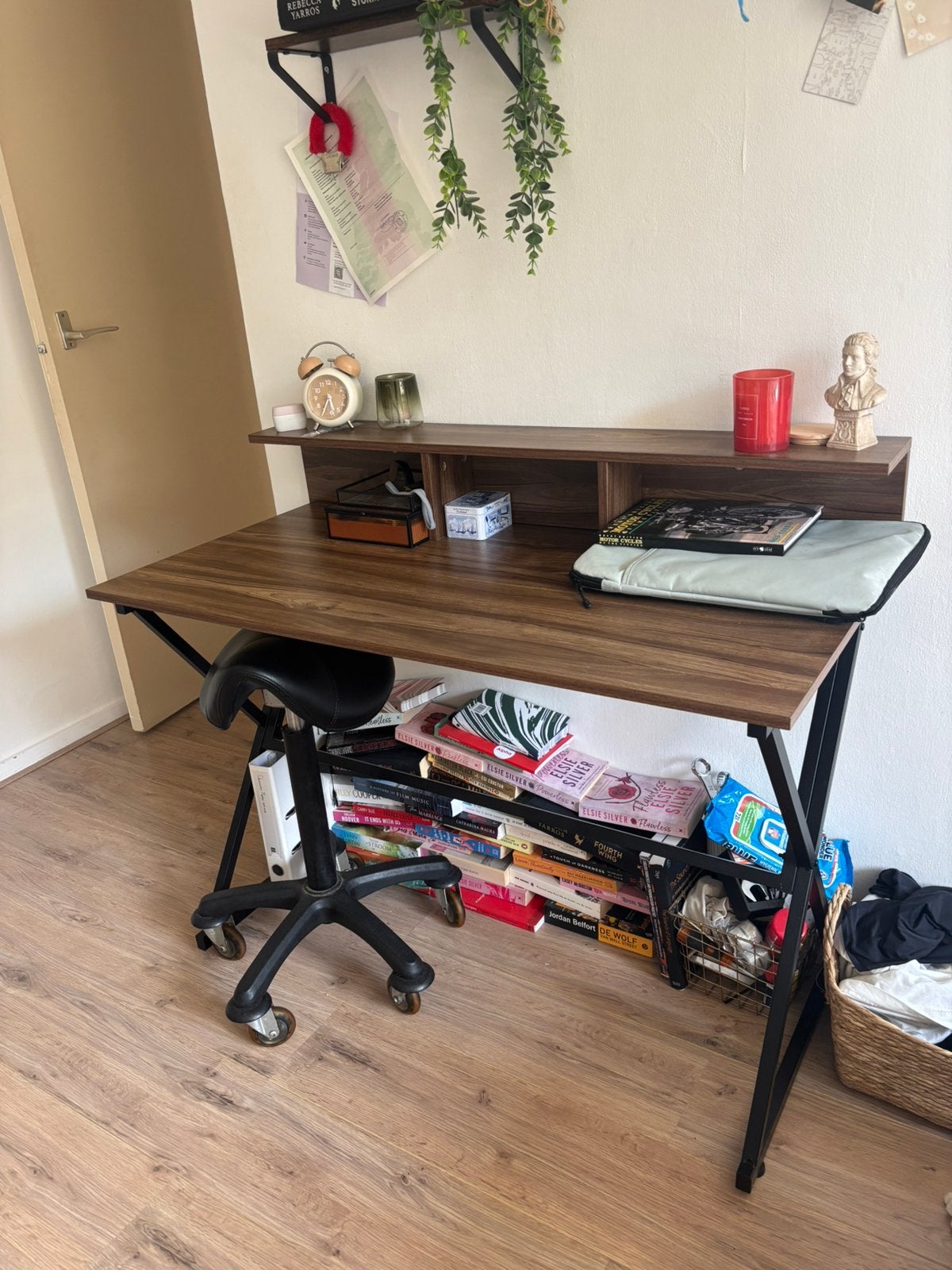 Houten bureau met verhoging, Ophalen, Opbergruimte, Hout, Bruin