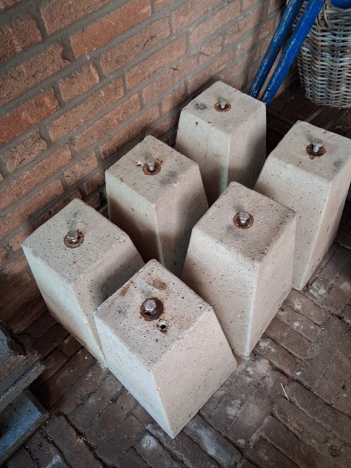 Zwarte metalen palen met beton poeren, Ophalen of Verzenden, Nieuw, IJzer, Sierhekwerk