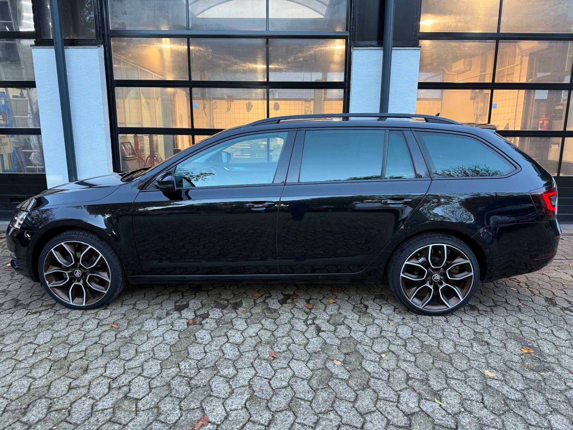Skoda Octavia Combi 1.0 TSI Greentech Style Business *Clima*, Auto's, Dealer onderhouden, Verwarmde buitenspiegels, 116 pk, Zwart