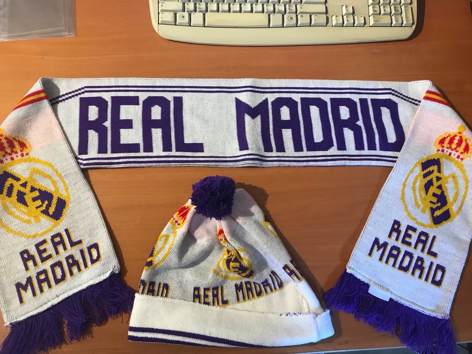 Real Madrid sjaal en muts set, Ophalen of Verzenden, Zo goed als nieuw