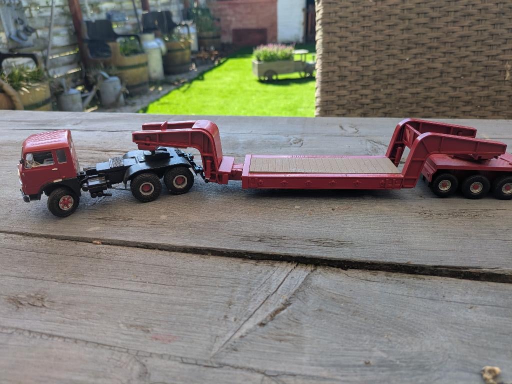 Fiat 690 vrachtwagen met dieplader 1.43, Hobby en Vrije tijd, Modelauto's | 1:43, Ophalen of Verzenden, Zo goed als nieuw, Bus of Vrachtwagen