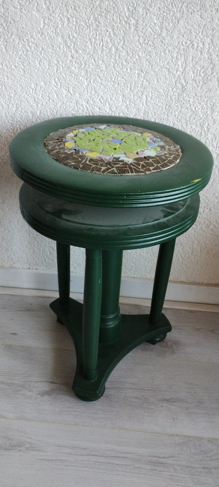Groene bijzettafel met mozaïek blad, Minder dan 55 cm, Gebruikt, Hout, Ophalen