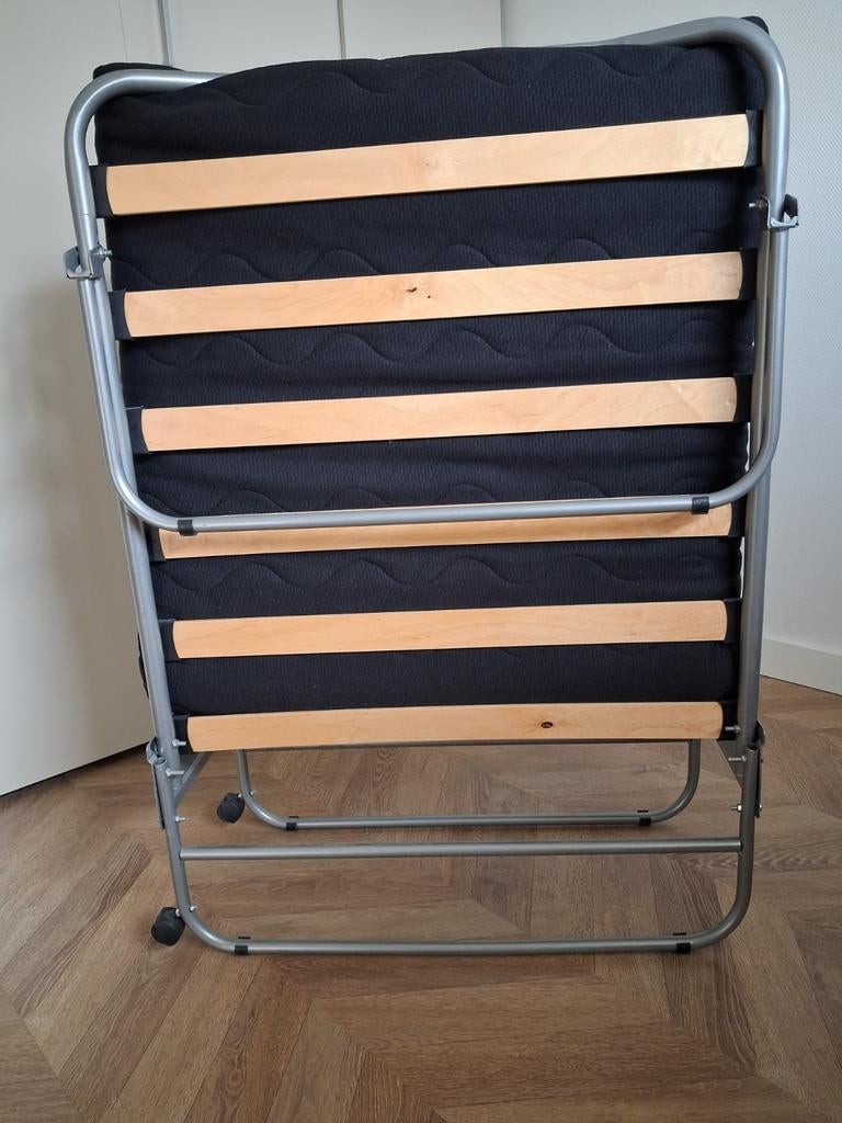 Vouwbed, opklapbed, eenpersoons. Houten lattenbodem., Huis en Inrichting, Slaapkamer | Slaapbanken, Eenpersoons, Zo goed als nieuw
