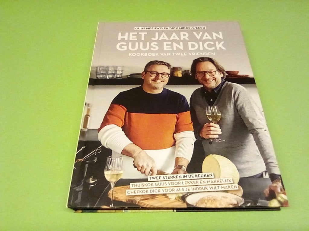 Het Jaar van Guus en Dick - Kookboek van twee vrienden, Guus Meeuwis en Dick Middelweerd, Ophalen of Verzenden, Zo goed als nieuw