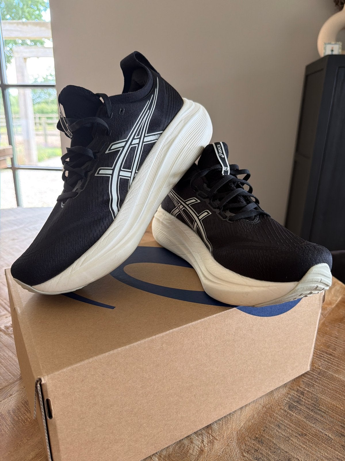 ASICS nimbus 27 hardloopschoenen maat 44,5- nieuw, Hardloopschoenen, Nieuw, Ophalen of Verzenden, Hardlopen