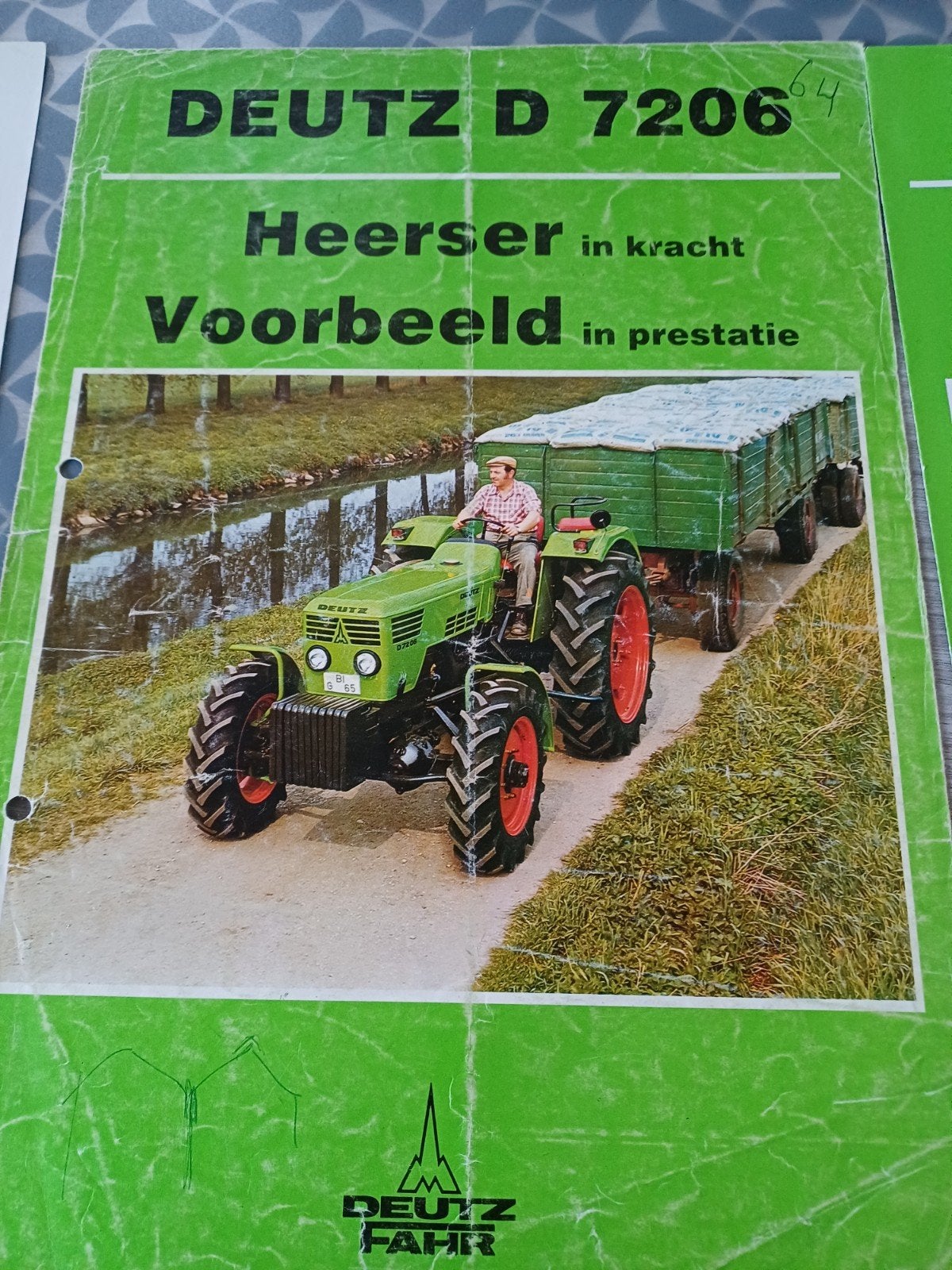 aangeboden  twee  deutz  trekker  folders, Boeken, Ophalen of Verzenden, Gelezen, Folder