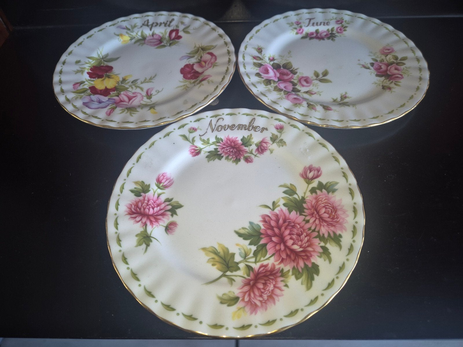 flower of the month series porselein, Ophalen of Verzenden, Zo goed als nieuw, Porselein, Kop en/of schotel