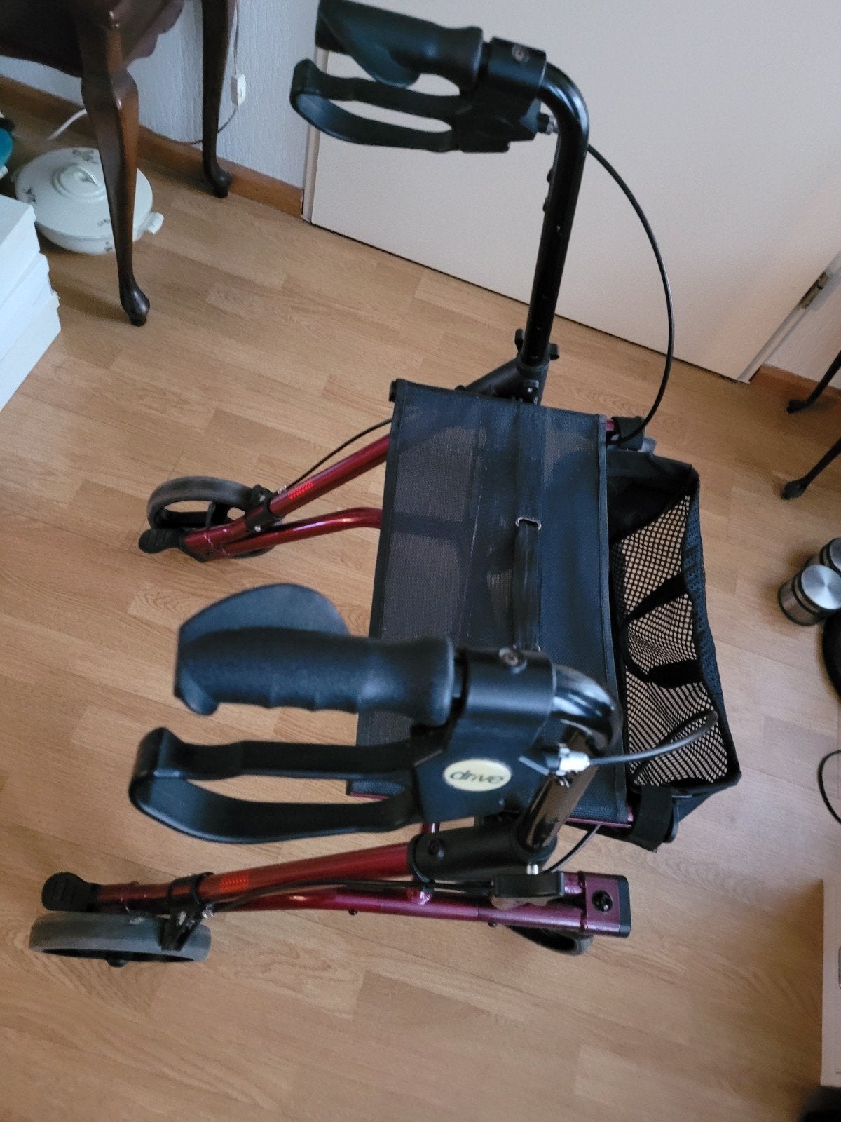 Licht gewicht rollator, Ophalen, Zo goed als nieuw