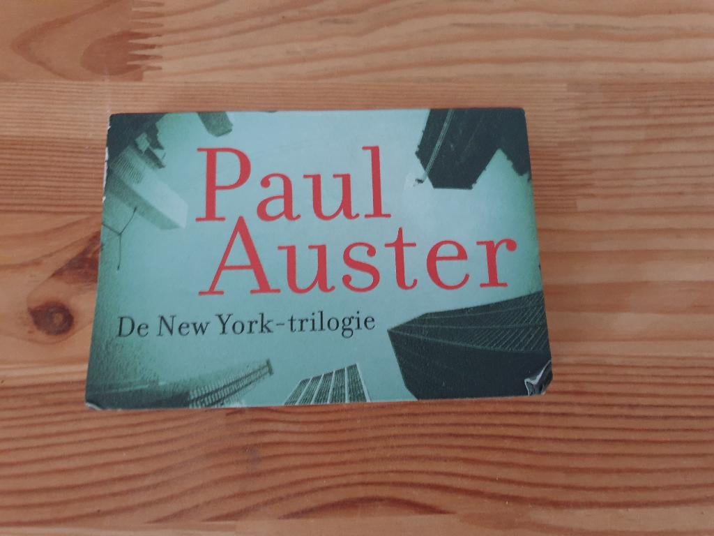Dwarsligger nr 138 - Paul Auster - De New York - Trilogie, Ophalen of Verzenden, Gelezen