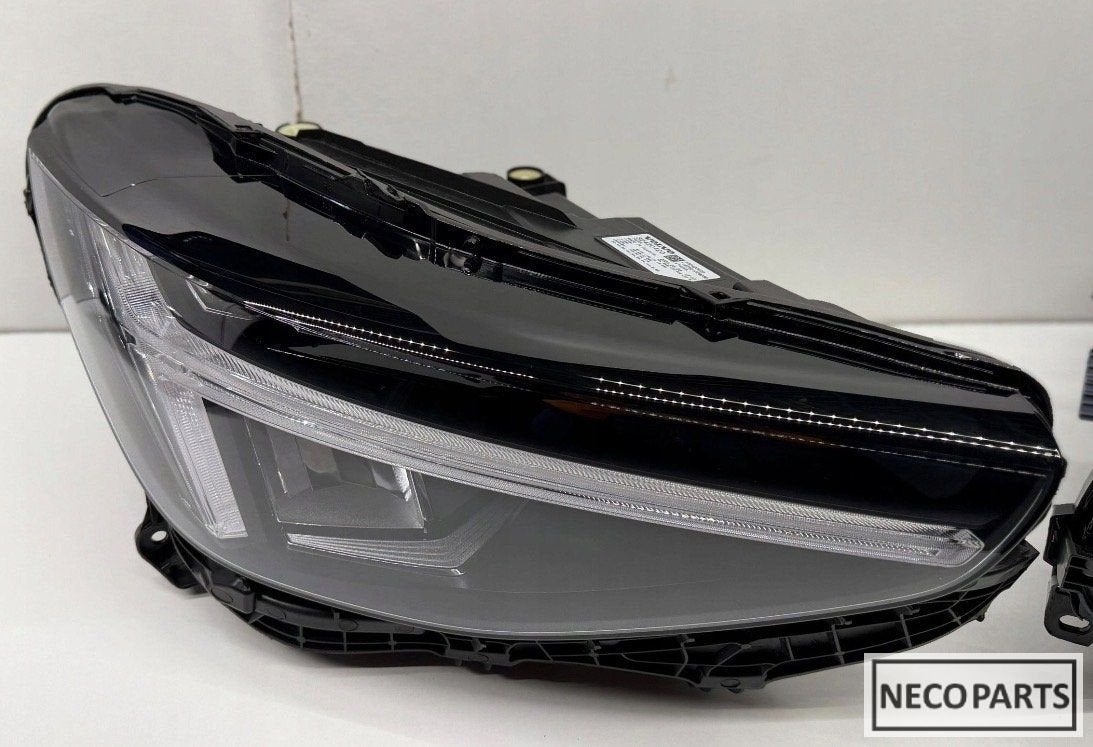 VOLVO XC40 XC 40 FACELIFT FULL LED KOPLAMP 32420420, Gebruikt, -, -, Ophalen of Verzenden