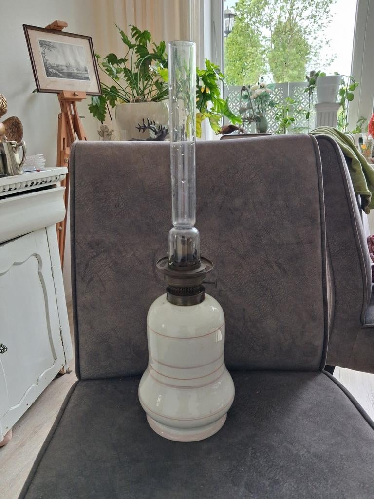 Antieke olielamp - Wit met roze accenten, Ophalen of Verzenden